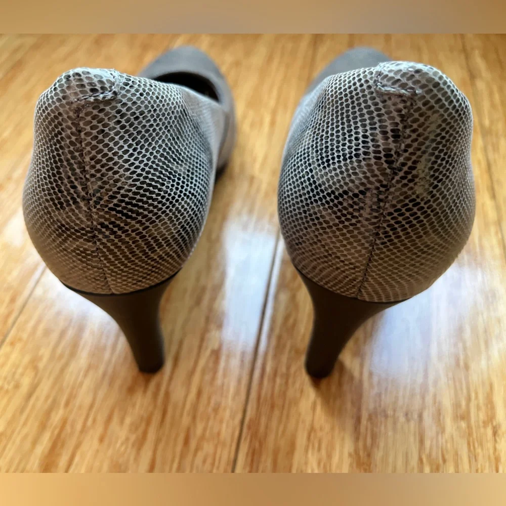 New Clarks Womens Artisan Ortho Cushion Pump 3'' Heel Faux Snake Skin Gray 7.5